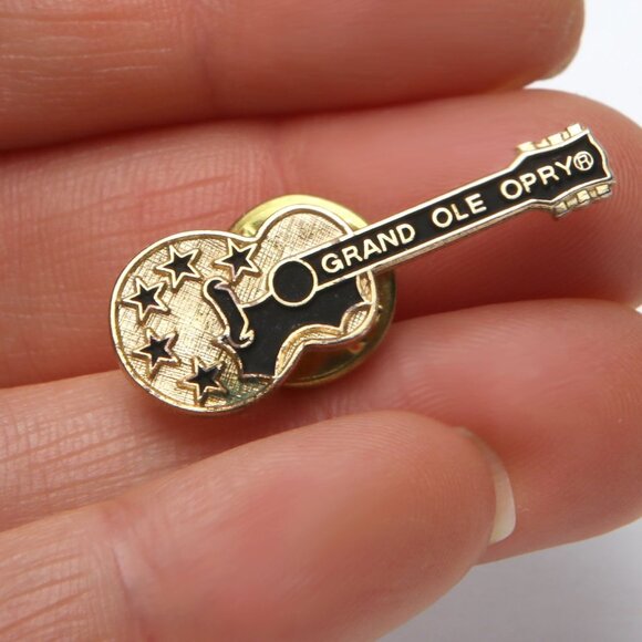 Vintage Grand Ole Opry Guitar Pin Nashville Stars Enamelled Gold Black Tennessee - Picture 2 of 5